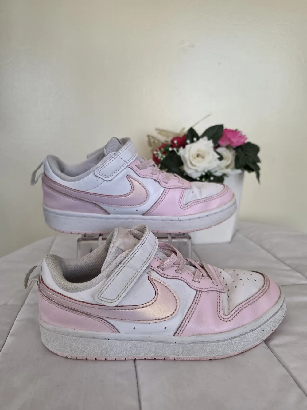Nike Girls Court Borough Low Size 2Y Pink White Shoes Slip On Velcro Close